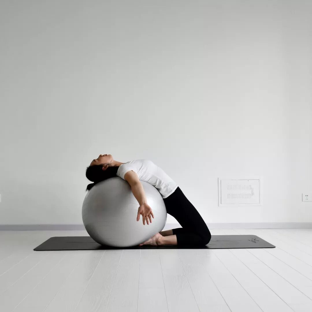 【特色提升课】巧用瑜伽球，「滚」出好身材！11月6日开班