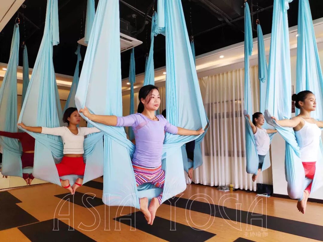 【空中瑜伽】11月27日开班！来一场说飞就飞的「飞行体验」