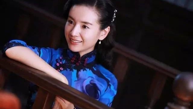 董洁李小冉陈好被称娱乐圈最美的旗袍女星,还有一位美得不可方物