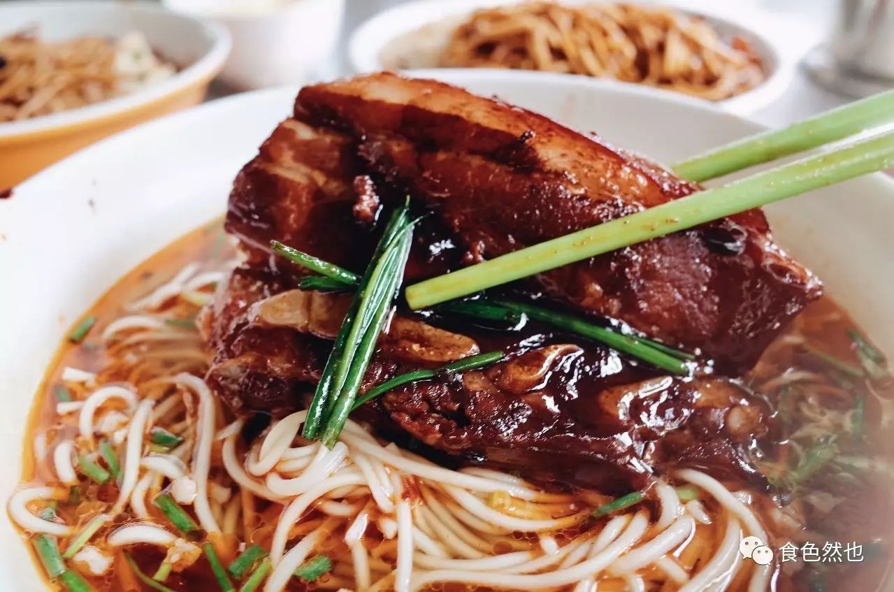 "那我们再来一块红烧肉吧,分着吃差不多～"