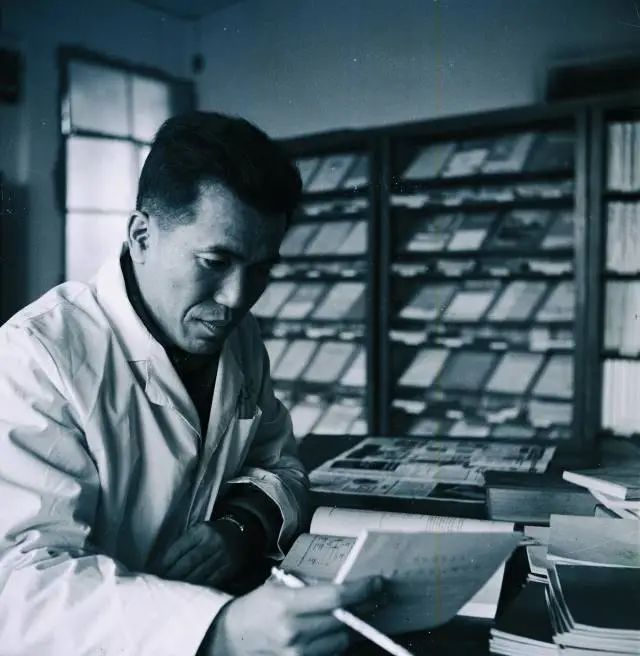 上世纪80年代，卢瑞华同志在佛山市分析仪器厂工作。