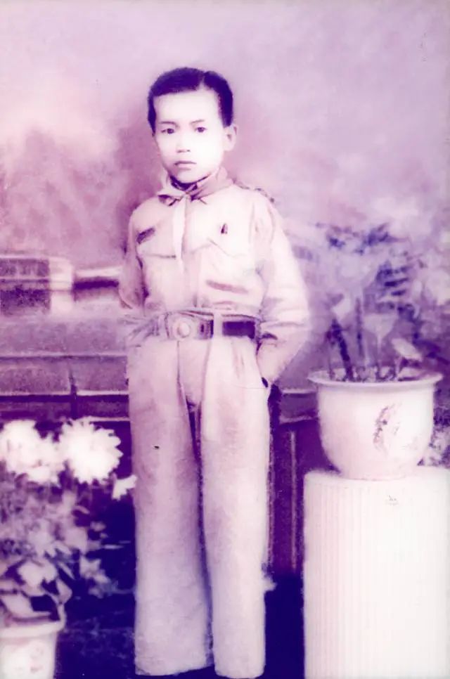 上世纪40年代，少年卢瑞华。