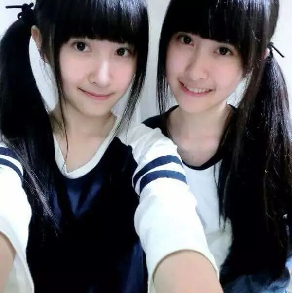 還記得曾經超紅的台灣雙胞胎姐妹花​Sandy&Mandy嗎？現在她們15歲，近照美得不行！ 網紅 第3張