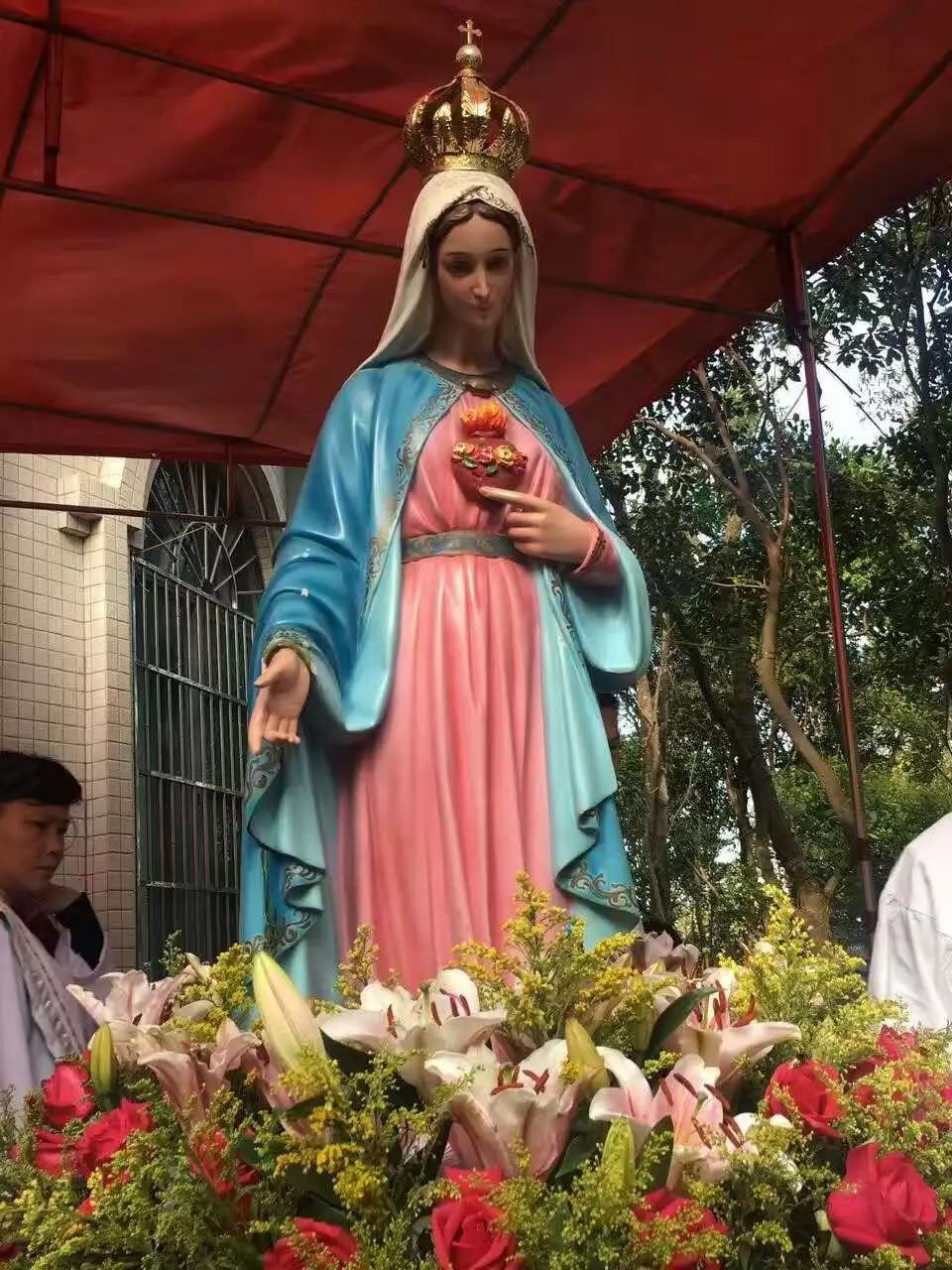 大年初三,广东省汕头教区博背天主堂举行圣母像出游庆典