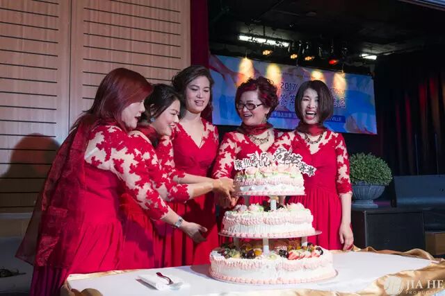 %name “群英荟萃，聚焦悉尼”并慈善捐款圆满成功