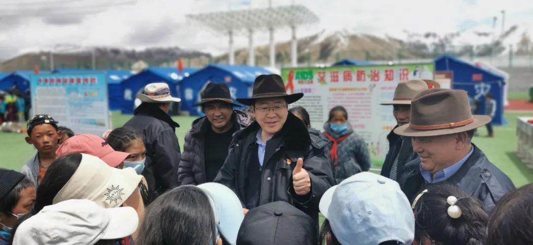 叶万彬检查指导玛多县花石峡镇和玛沁县大武镇抗震救灾工作