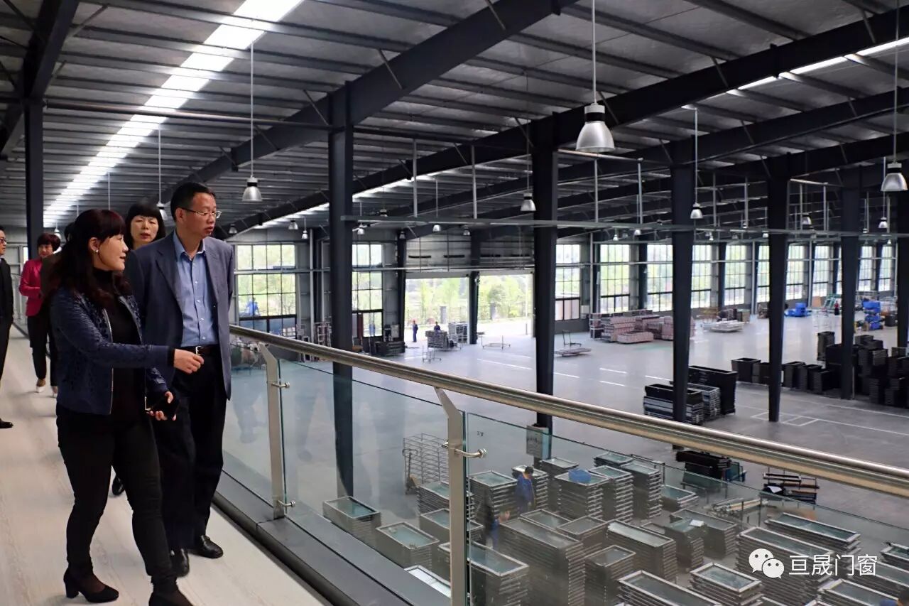 长沙市政协主席文树勋视察民建会员企业湖南亘晟门窗有限公司