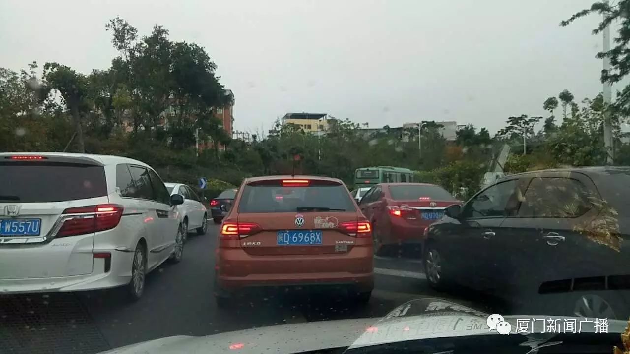 方向,东渡路往海沧大桥出岛方向,五缘湾往软件园方向环岛干道,湖滨西
