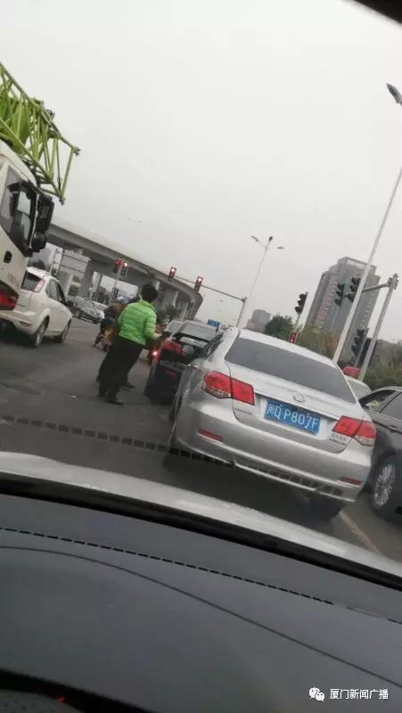 方向,东渡路往海沧大桥出岛方向,五缘湾往软件园方向环岛干道,湖滨西