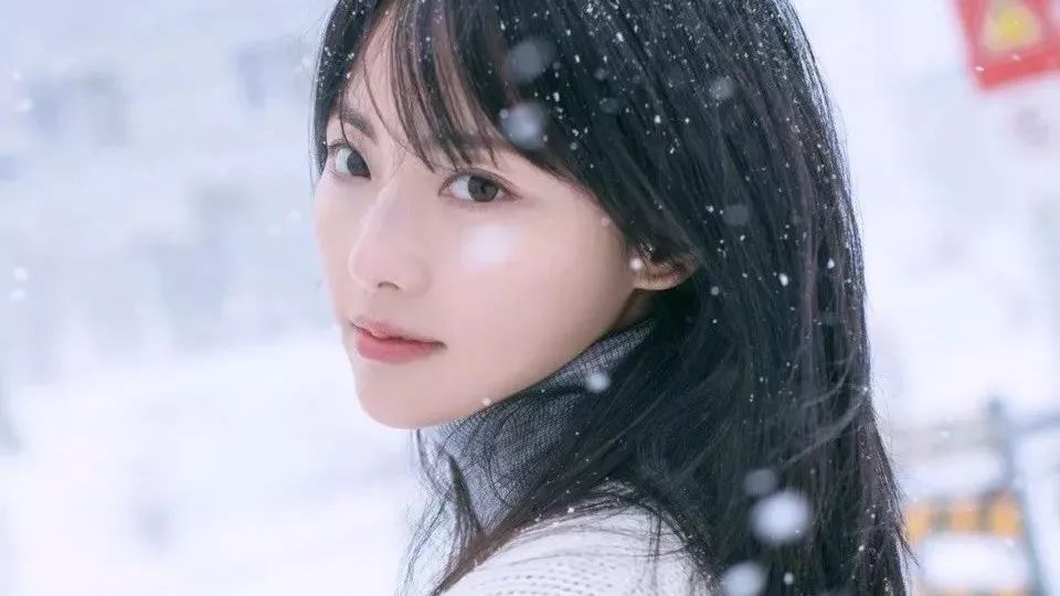 张嘉倪晒北海道雪景照 这画风也太唯美了!