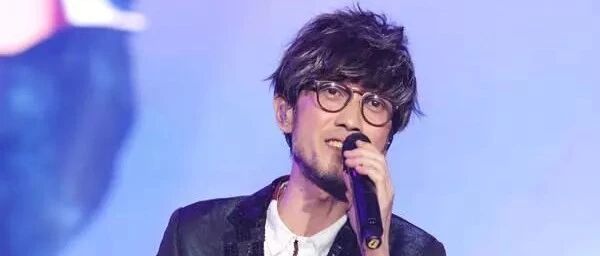 周传雄走穴前也要认真练歌,越到人生低谷越要挺直腰板 | 董啸