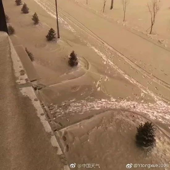 新疆多地降下“黄雪”
