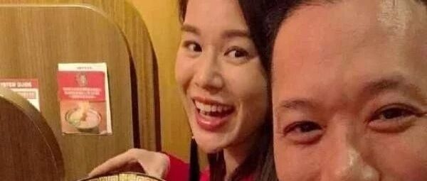 胡杏儿携儿子公司探班,李承德高调晒妻儿照,办公室却暴露人品