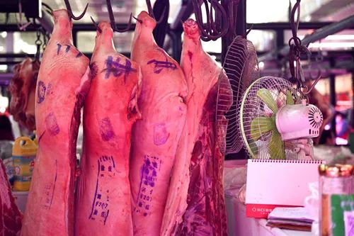 猪肉价格降幅扩大 1月CPI同比由涨转降