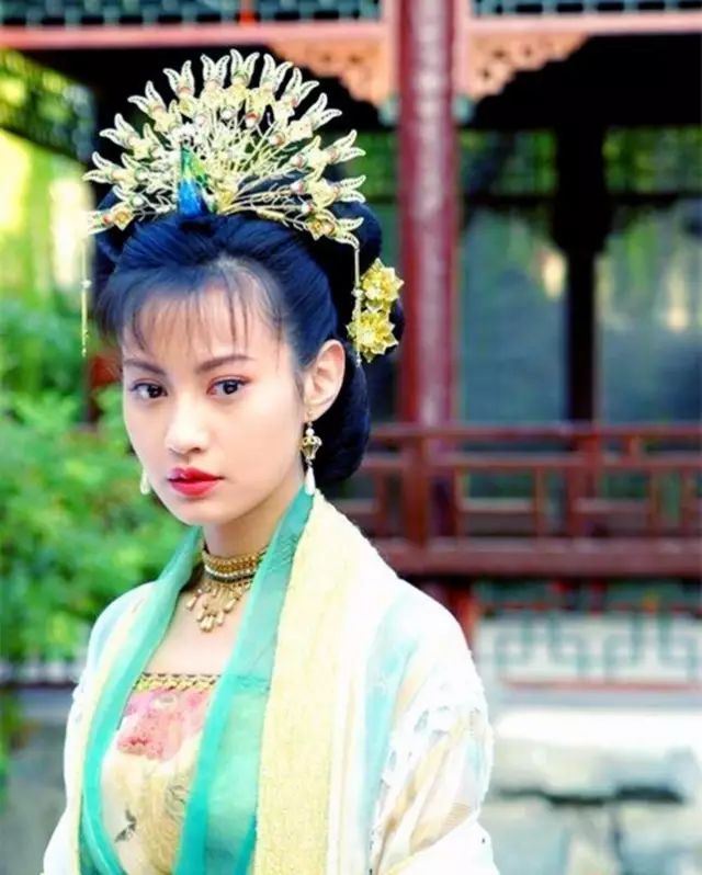 她有一张baby的脸,曾比范冰冰还要火,如今却沦落嫁丑男!
