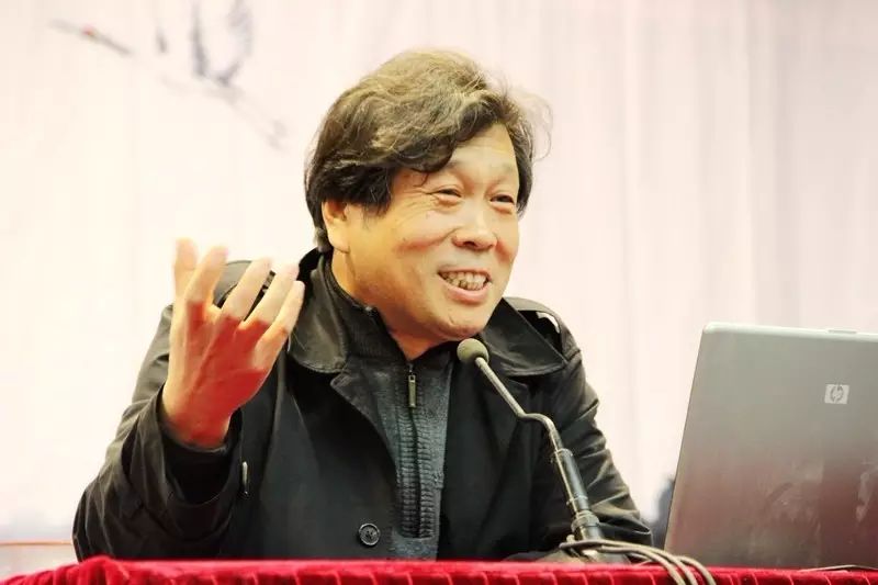 讲座嘉宾:中国瓷器设计艺术大师,洛阳三彩艺术博物馆馆长郭爱和先生