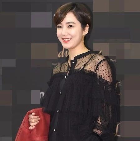 韩星李素妍与企业家丈夫离婚 曾相识一个半月订婚