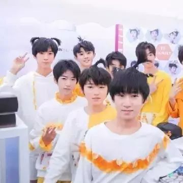 杨幂偏爱长腿妹,TFboys师弟全是小锅盖,娱乐公司选拔艺人除了看脸还看啥?