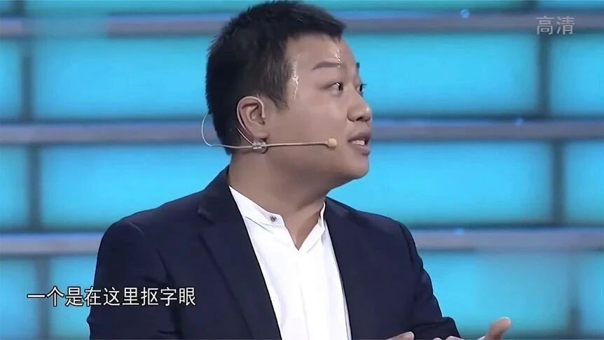 点击「卡片」关注「丁香花开声音」⭐北大才子反怼评委，你一个上海交大的，评论北大？