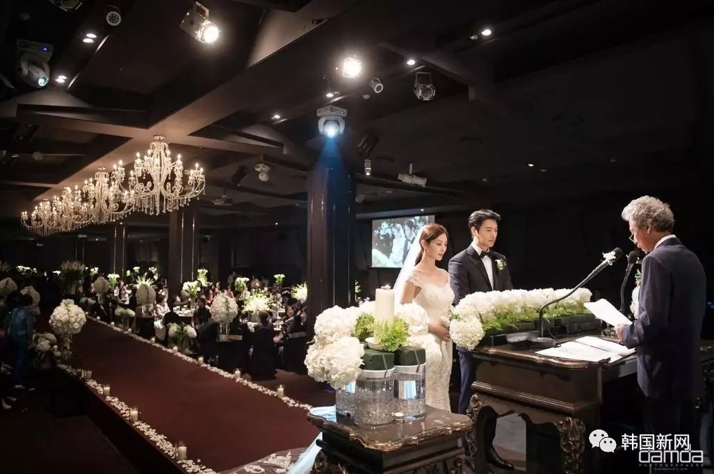 李尚禹金素妍举行婚礼＂会组成幸福健康的家庭＂