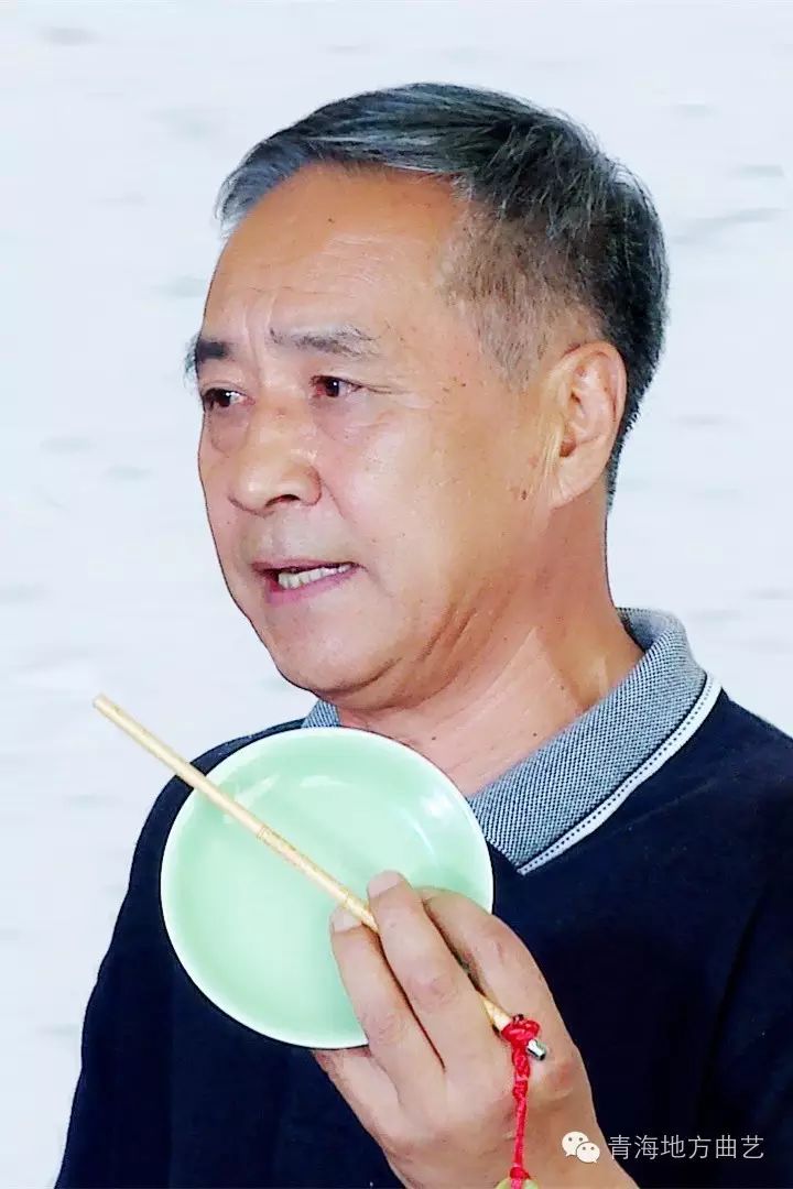 刘钧,1949年生人,祖籍西宁,中国曲艺家协会会员,青海省非物质文化