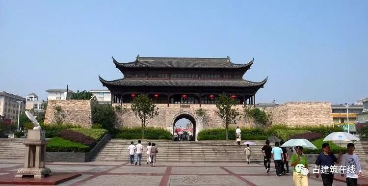 中国现存最古老的地方天文台鼓楼,又名袁州谯楼.