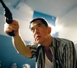 连Eason、秋生同容祖儿都系佢屋企通过顶...