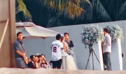 周柏豪婚礼现场曝光!与相恋8年女友布吉秘密结婚