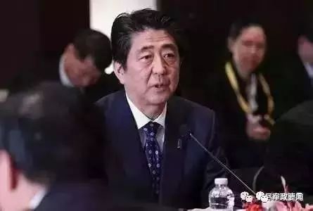 日本首相安倍会见特朗普丢大脸,全中国人都笑了!