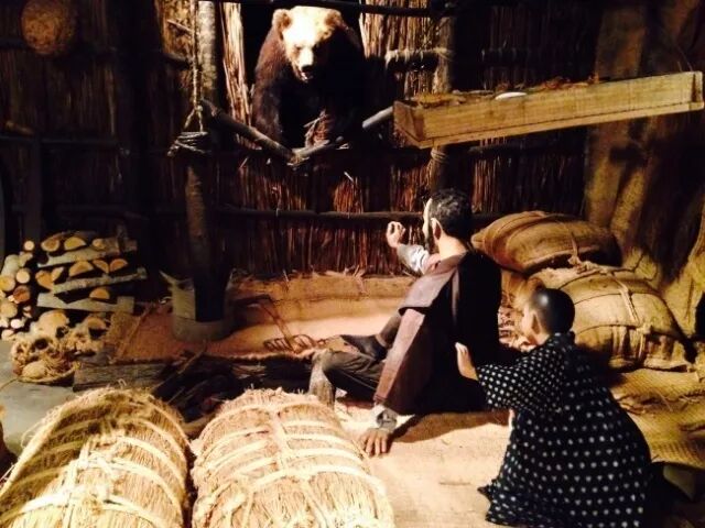 三毛别罴事件:当一头尝过人肉的熊,闯进了只有女人孩童的家中.