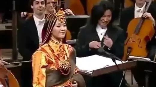 谭维维十几年前在维也纳金色大厅演唱《青藏高原》,超赞!