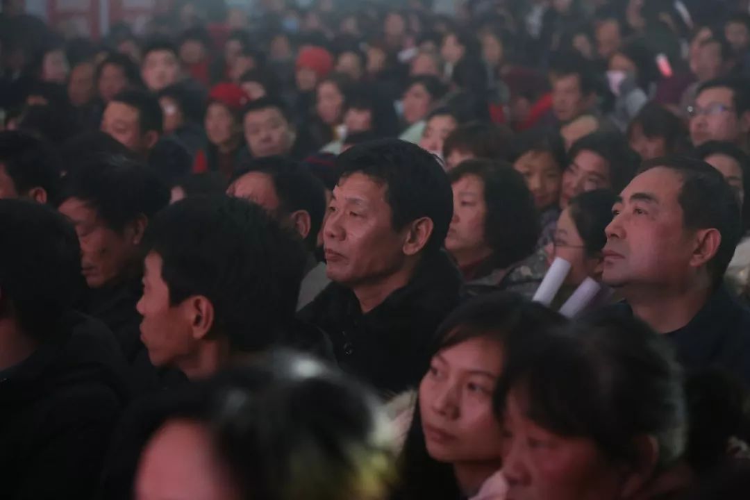 "大衣哥"来泌阳,十年辉煌,感恩有你,老百姓大药房大型