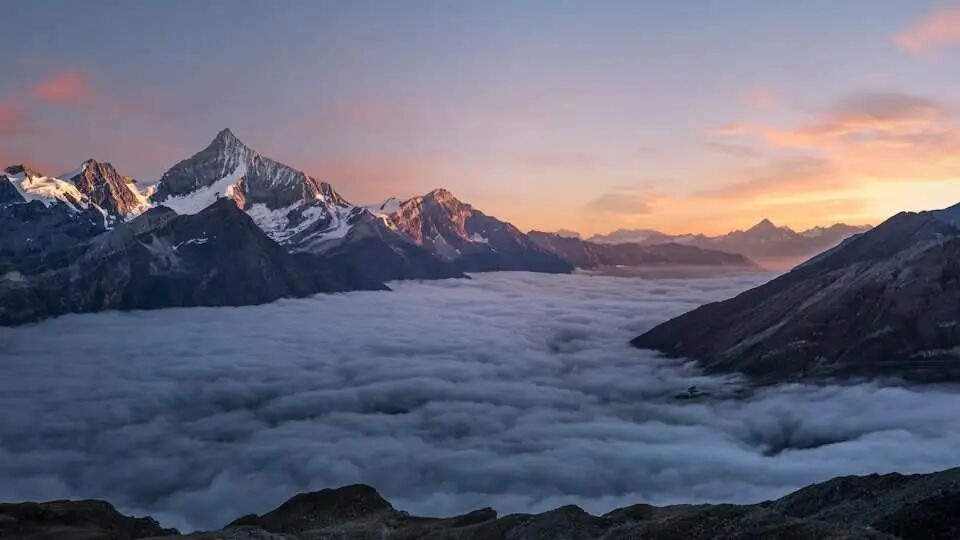Image: morning mist and mountain colors