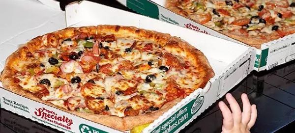 你以前用比特币买 2 个披萨，但现在你可以用比特币吃一辈子披萨！