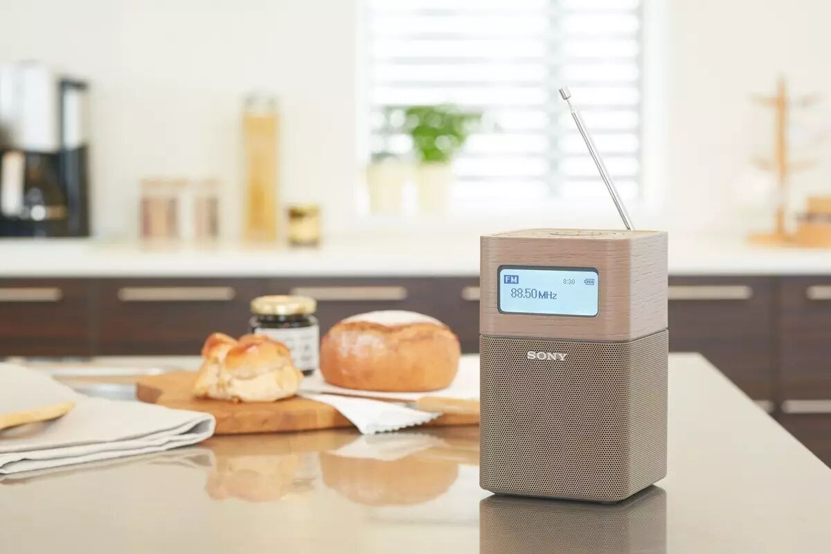 fm收音机节目表 让音乐没有牵绊：索尼蓝牙音箱兼FM/AM收音机SRF-V1BT体验