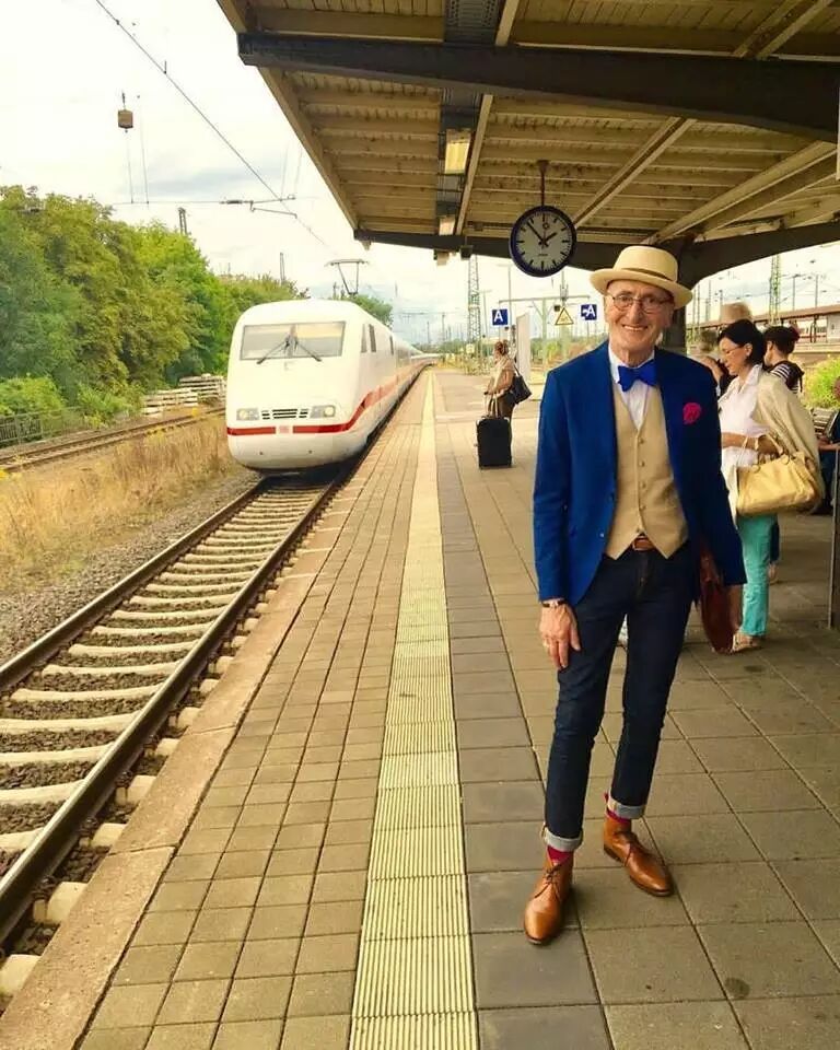 热帖：105岁老爷爷的朋友圈 这特么才叫生活···