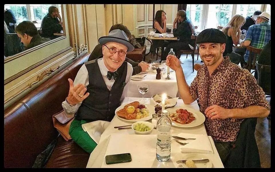 热帖：105岁老爷爷的朋友圈 这特么才叫生活···