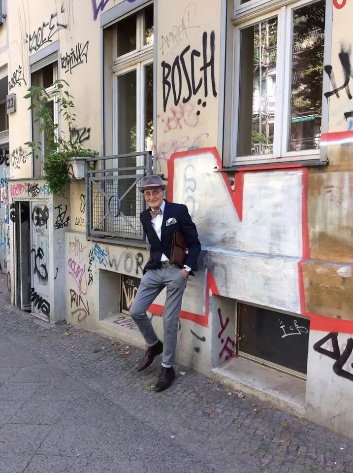 热帖：105岁老爷爷的朋友圈 这特么才叫生活···