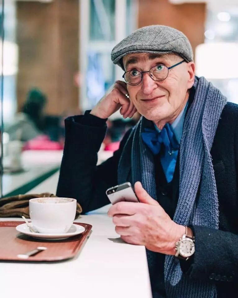 热帖：105岁老爷爷的朋友圈 这特么才叫生活···