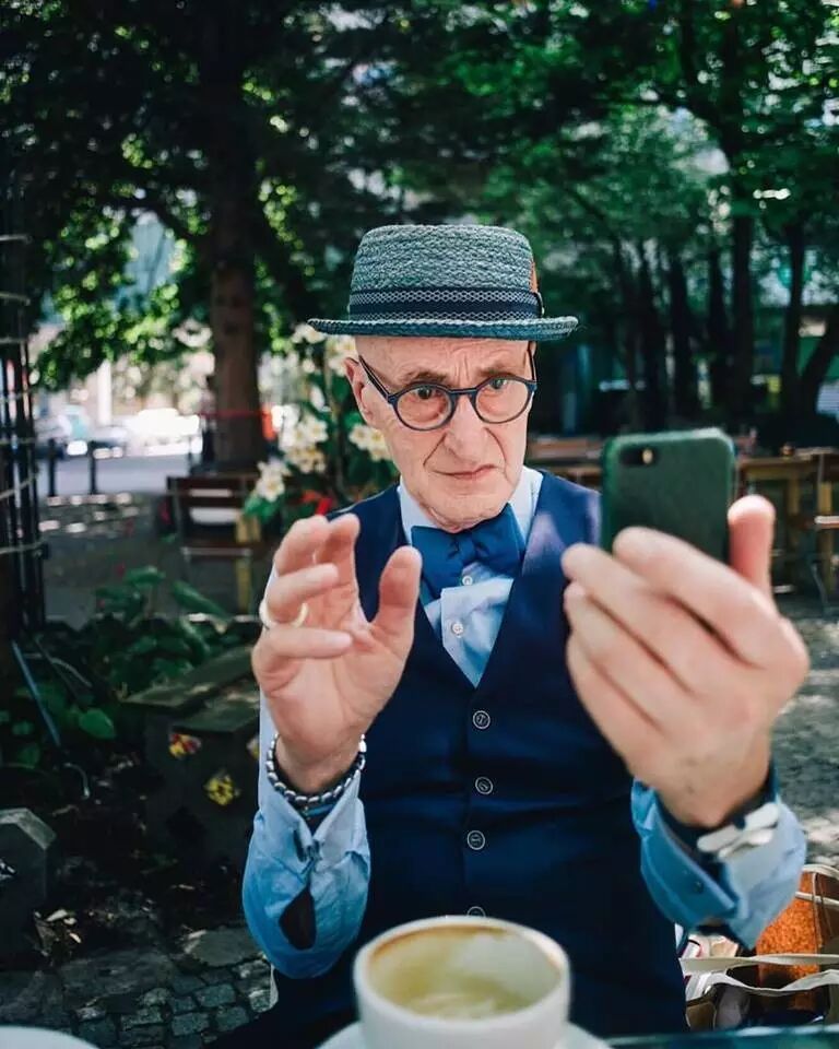 热帖：105岁老爷爷的朋友圈 这特么才叫生活···