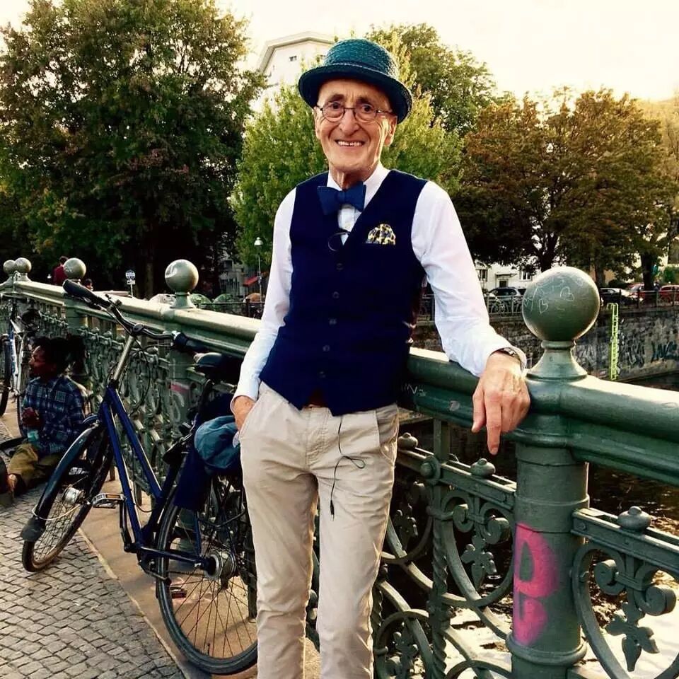 热帖：105岁老爷爷的朋友圈 这特么才叫生活···