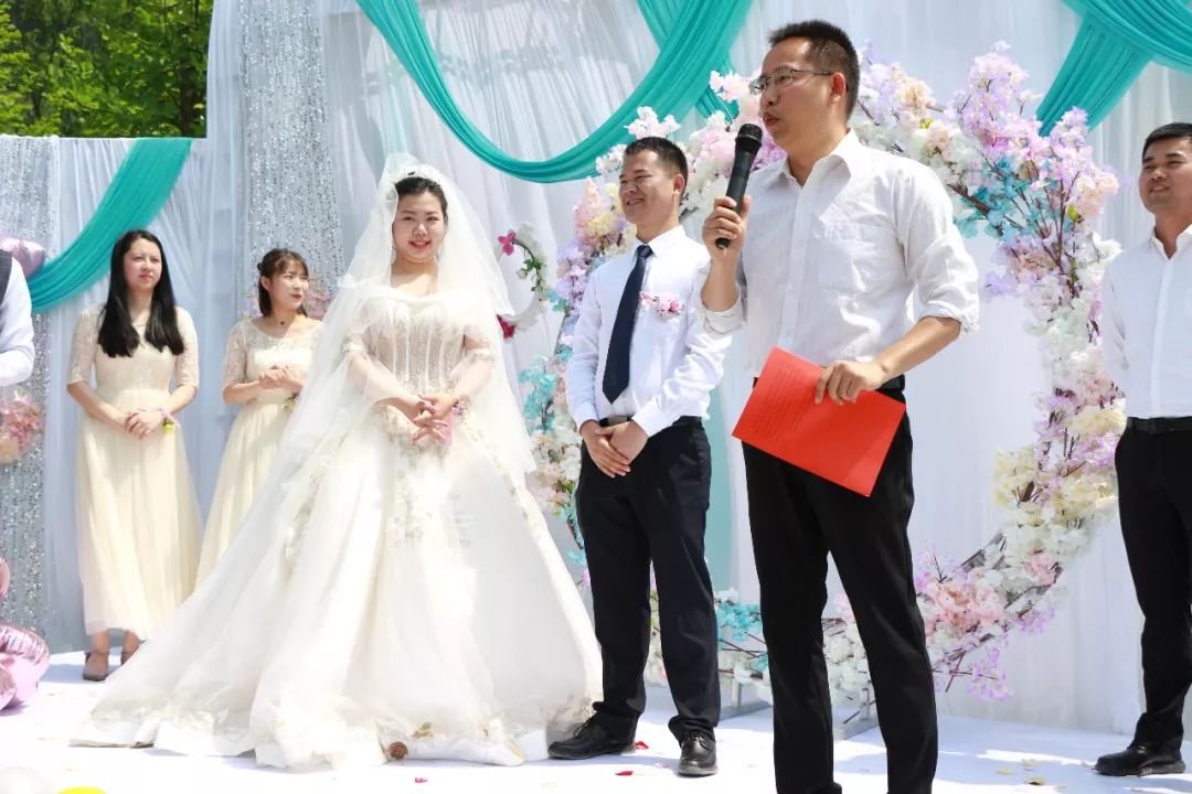 湘西首个婚庆主题乐园开园,首场草坪婚礼刷爆朋友圈!