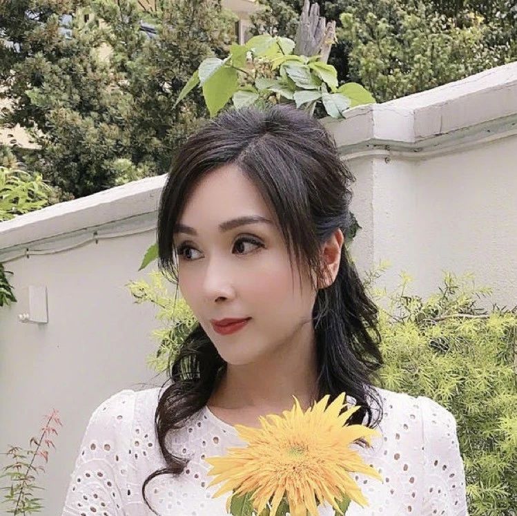 还记得最美亚姐杨恭如吗?她46岁长这样?