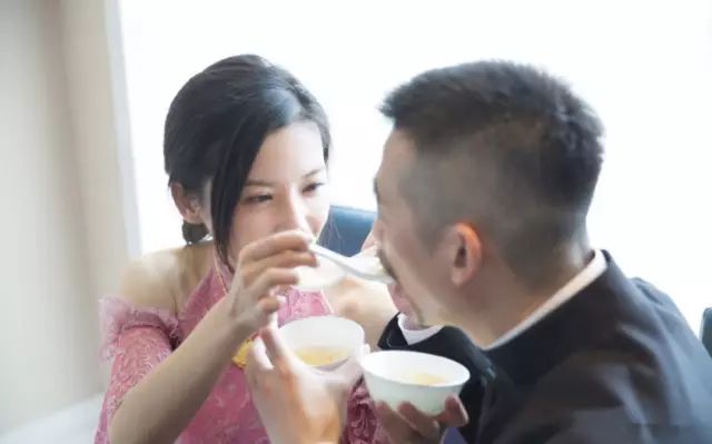 听说婚礼只邀请了双方新人的家人