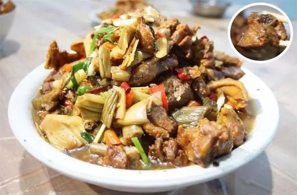 富含b族维生素及维. 宜章县特色美食       芋荷鸭是宜章的一