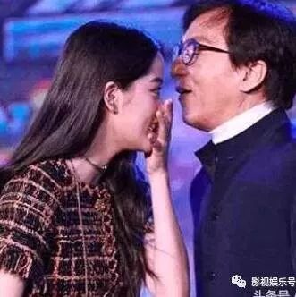 房祖名追欧阳娜娜不成,成龙就收做干女儿,网友:肥水不流外人田