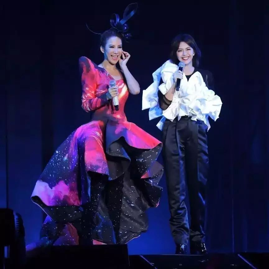 冠军女神CoCo李玟巡演唱响武汉 首次携手孙燕姿同台合唱浪漫情歌送歌迷