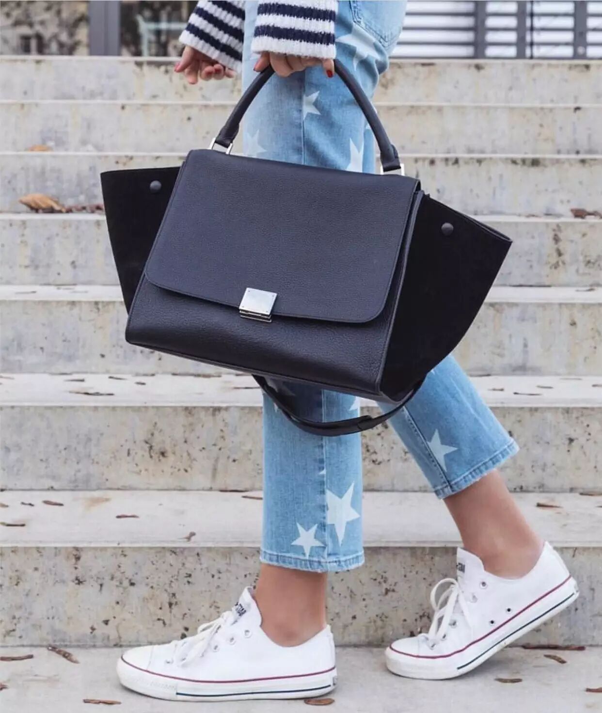 Sports shoes are also super cheap, can complete the most classical collocation, such as converse all star.