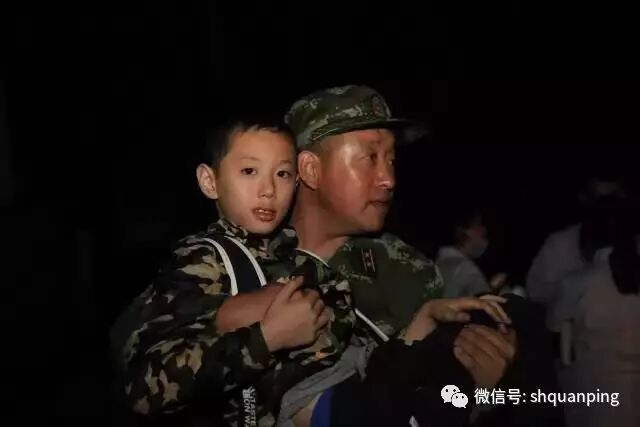 我不知道你是谁，却知道你为了谁，向人民子弟兵致敬！