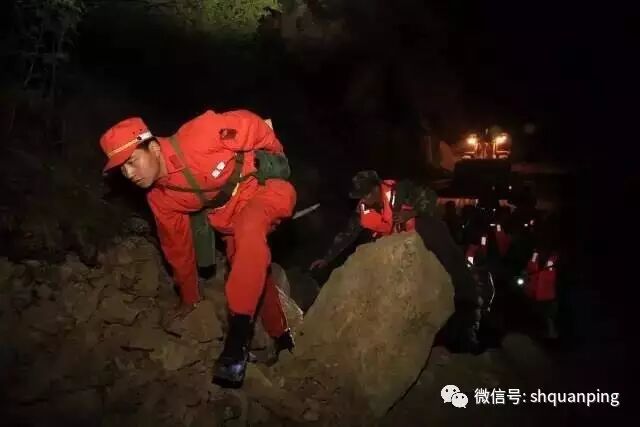 我不知道你是谁，却知道你为了谁，向人民子弟兵致敬！